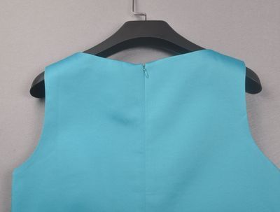 精美刺繡孔雀背心裙 中高端女裝批發(fā)與互聯(lián)網(wǎng)數(shù)據(jù)服務(wù)新機遇